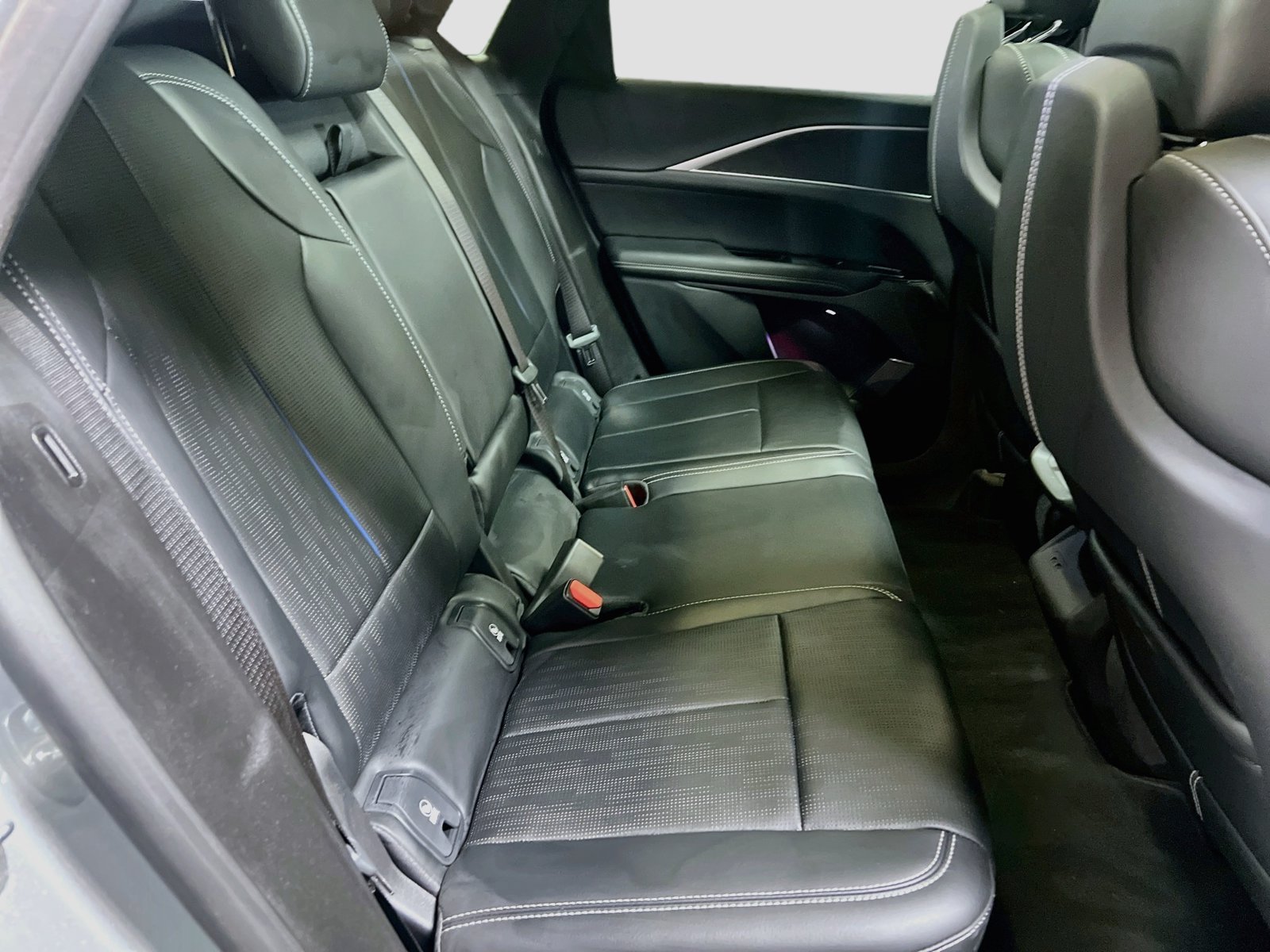 Used 2025 Cadillac Lyriq Sport AWD/4WD image 25
