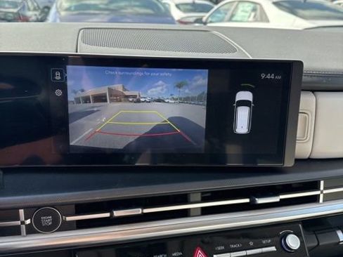 Used 2024 Hyundai Santa Fe SE image 2