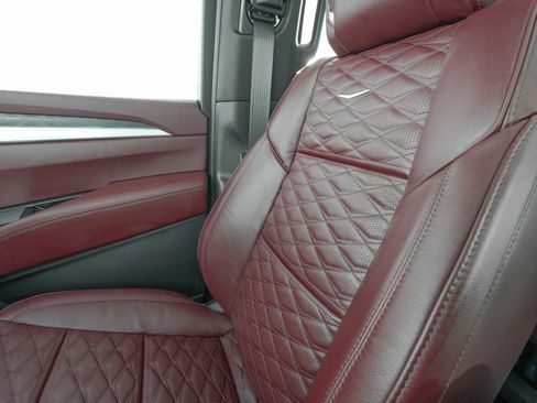 Used 2026 Cadillac Escalade ESV Sport w/ Touring Package image 31