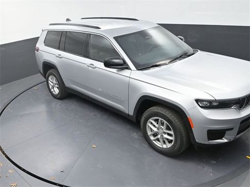 New 2025 Jeep Grand Cherokee L Laredo image 9