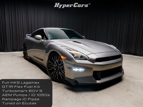 Used 2024 Nissan GT-R Premium w/ Floor Mat Package image 1