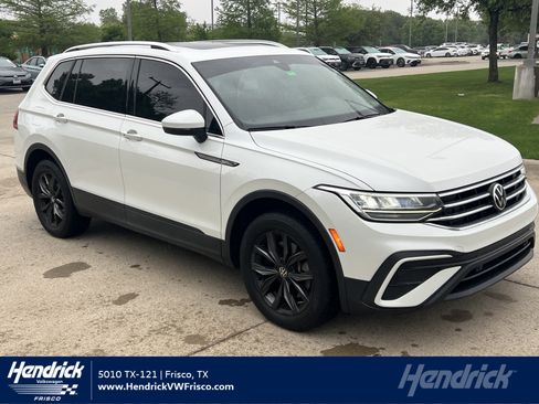 Certified 2023 Volkswagen Tiguan SE w/ Panoramic Sunroof Package FWD image 1