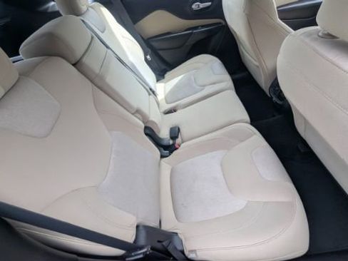 Used 2016 Jeep Cherokee Sport image 20