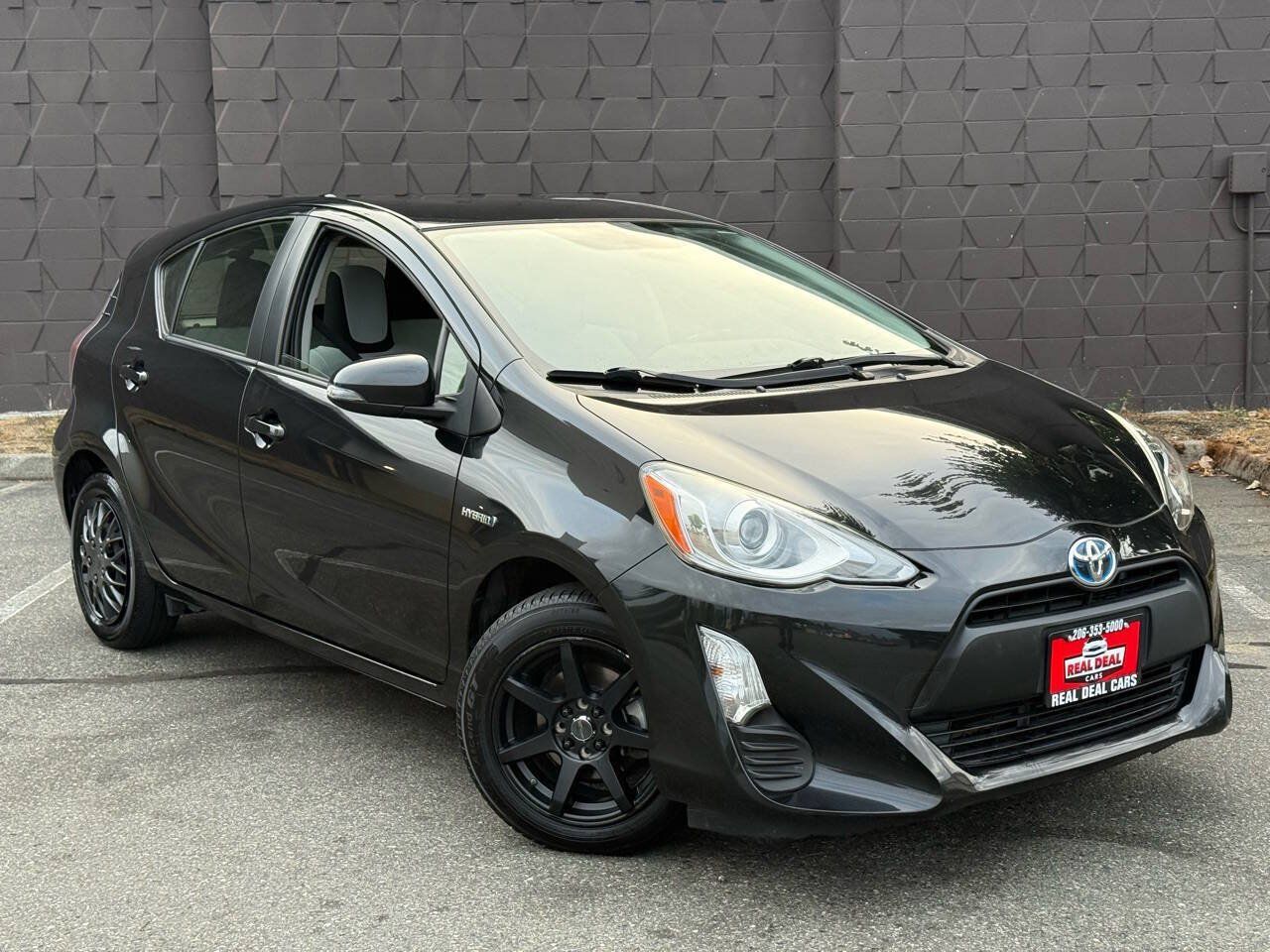 Used 2016 Toyota Prius C One FWD image 2