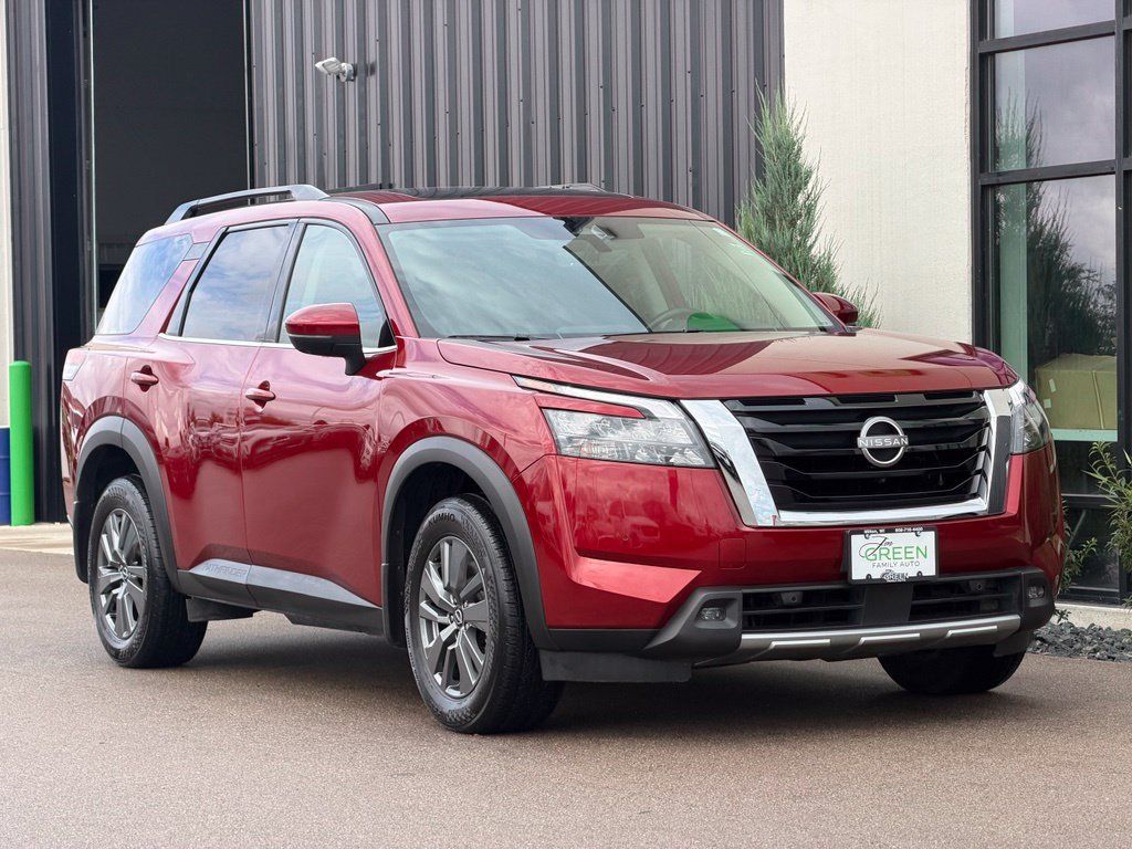 Used 2024 Nissan Pathfinder SV AWD/4WD image 4