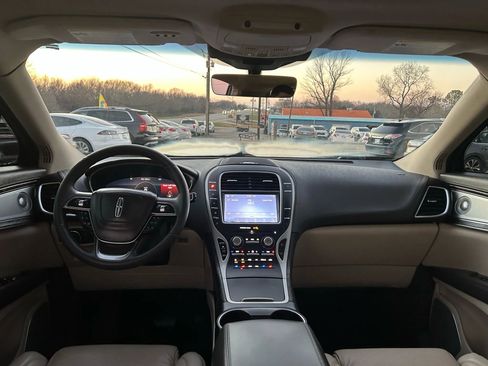 Used 2019 Lincoln Nautilus Reserve w/ Ultimate Package image 28