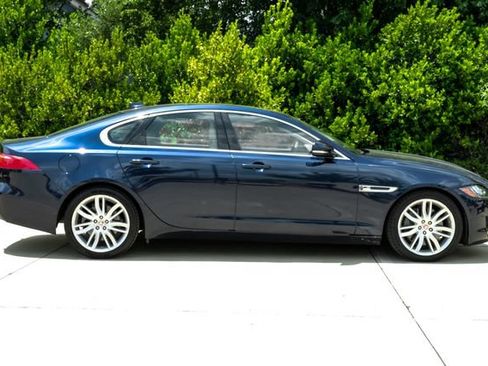 Used 2016 Jaguar XF Prestige RWD image 8