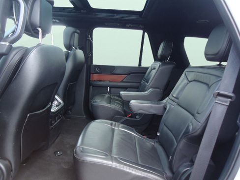 Used 2018 Lincoln Navigator Select w/ Cargo Package image 31