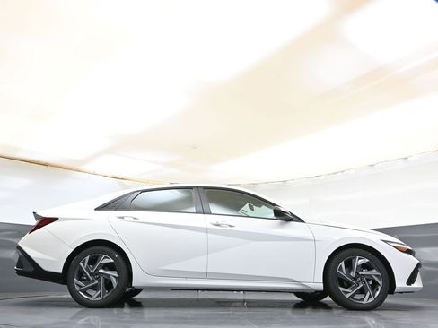 Certified 2025 Hyundai Elantra Sport FWD image 39