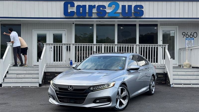 Used 2018 Honda Accord Touring image 2