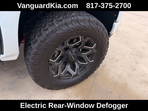 Used 2020 Chevrolet Silverado 1500 LTZ w/ LTZ Plus Package AWD/4WD image 11