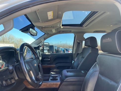Used 2018 Chevrolet Silverado 2500 High Country image 18