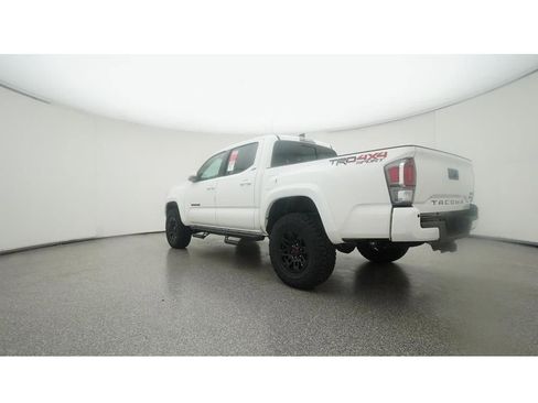 Used 2022 Toyota Tacoma TRD Sport w/ Technology Package AWD/4WD image 25