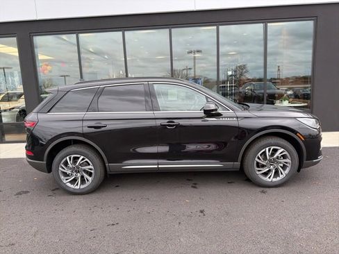 New 2026 Lincoln Corsair Premiere image 2