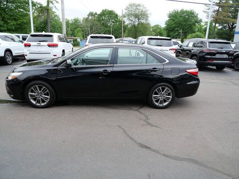 Used 2017 Toyota Camry SE FWD image 8