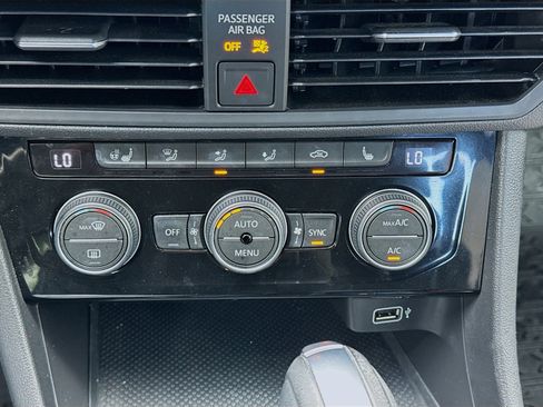 Used 2019 Volkswagen Jetta R-Line w/ R-Line Cold Weather Package FWD image 12