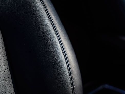 Used 2024 Chrysler Pacifica Touring-L image 14