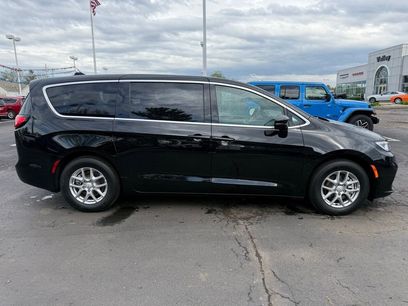 New 2026 Chrysler Pacifica Select