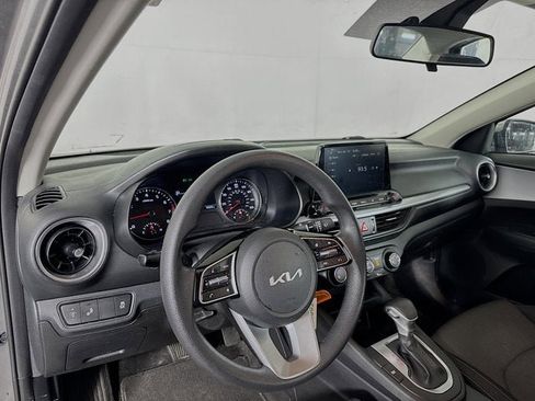 Used 2023 Kia Forte LXS w/ LXS Technology Package image 9