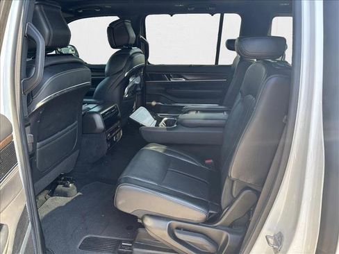 Used 2022 Jeep Grand Wagoneer Series I image 17