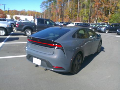 Used 2024 Toyota Prius LE image 12