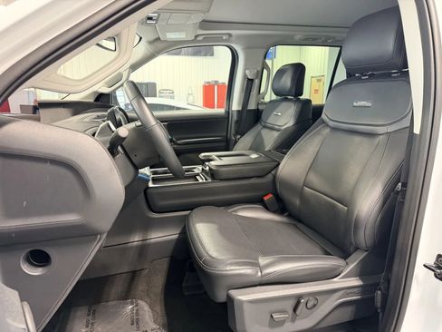 Used 2025 Ford Expedition Max Platinum AWD/4WD image 11