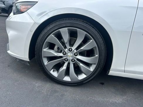 Used 2017 Chevrolet Malibu Premier w/ Premier Sun and Wheel Package FWD image 9