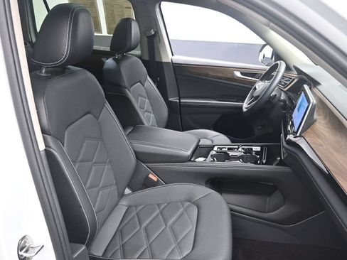 Used 2024 Volkswagen Atlas SE FWD image 30