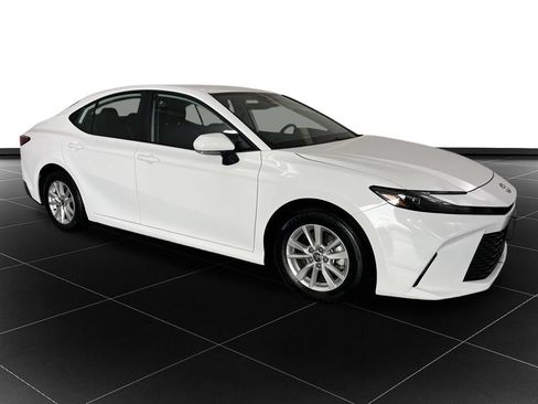 Used 2025 Toyota Camry LE w/ Convenience Package FWD image 7