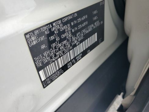 Used 2020 Toyota RAV4 Limited AWD/4WD image 25