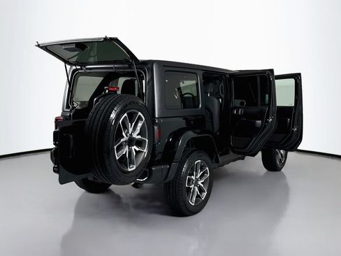 Used 2024 Jeep Wrangler Unlimited w/ Convenience Group AWD/4WD image 20