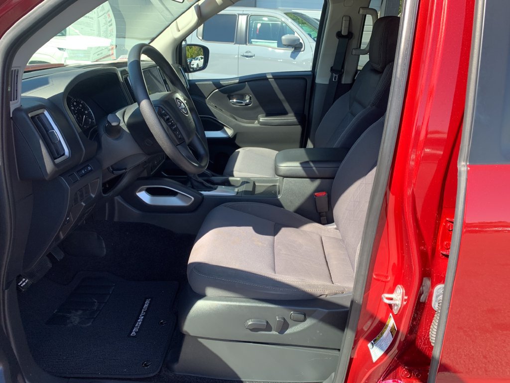 Certified 2025 Nissan Frontier SV AWD/4WD image 5