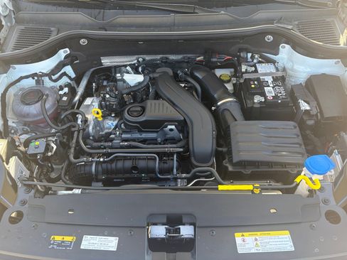 New 2026 Volkswagen Taos SE image 11