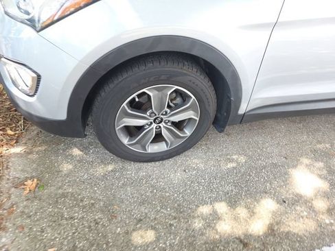 Used 2014 Hyundai Santa Fe GLS FWD image 10