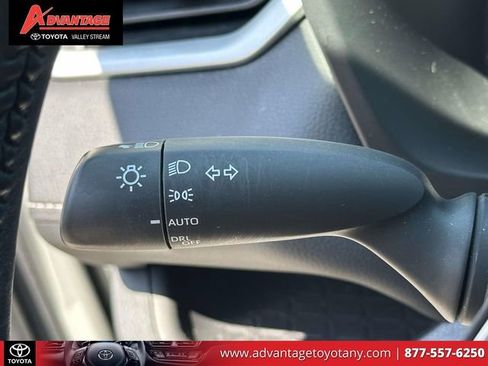 Certified 2022 Toyota RAV4 XLE w/ Convenience Package AWD/4WD image 27