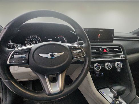 Used 2022 Genesis G70 2.0T image 8