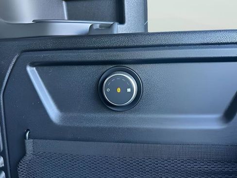 New 2025 Land Rover Defender 110 X-Dynamic SE image 38