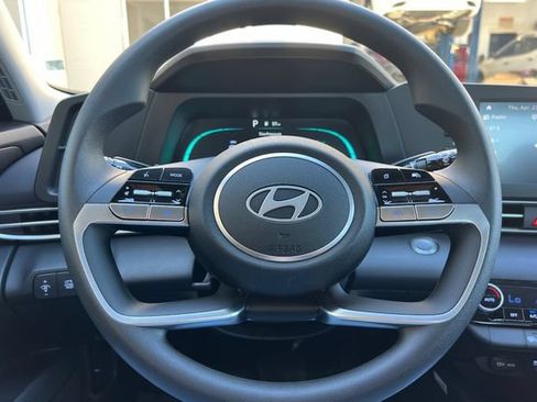 New 2026 Hyundai Elantra Hybrid FWD image 21