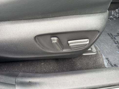 Used 2022 Toyota RAV4 Limited image 18