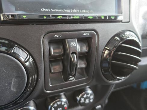 Used 2017 Jeep Wrangler Unlimited Sahara AWD/4WD image 40