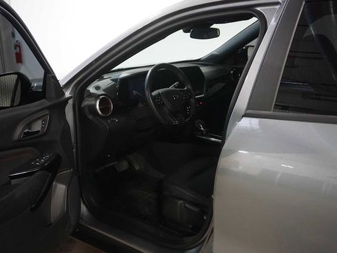 Certified 2024 Chevrolet Trax RS w/ Sunroof Package image 8