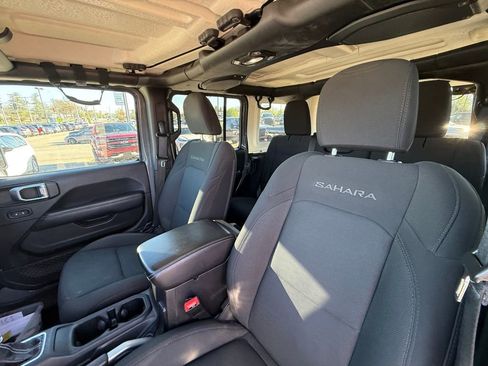 Used 2018 Jeep Wrangler Unlimited Sahara w/ Cold Weather Group image 13