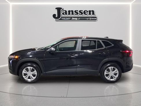 Used 2024 Chevrolet Trax LS w/ Driver Confidence Package image 2