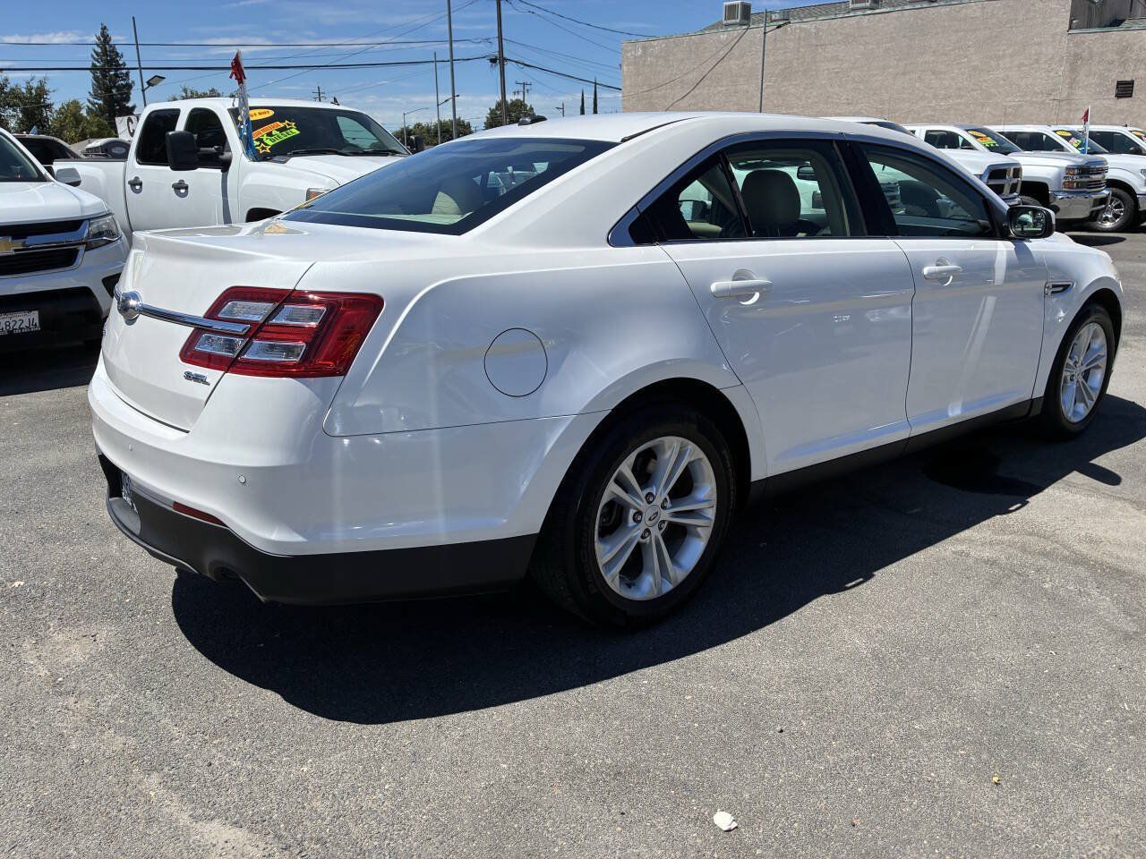 Used 2014 Ford Taurus SEL w/ Equipment Group 201A FWD image 2