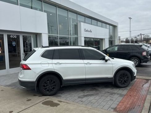Used 2020 Volkswagen Tiguan SE w/ Panoramic Sunroof Package image 6