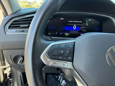 Used 2024 Volkswagen Tiguan SE image 18