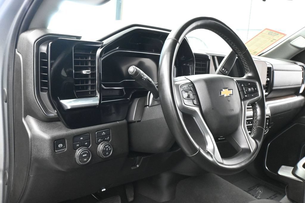 Used 2025 Chevrolet Silverado 2500 LT w/ Convenience Package AWD/4WD image 15