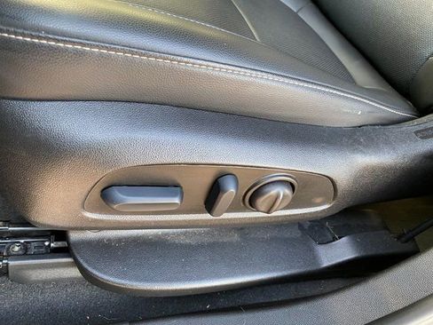 Used 2023 GMC Acadia SLT w/ Technology Package image 18