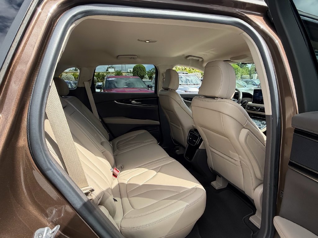 Used 2022 Lincoln Nautilus FWD w/ Premium Package image 14