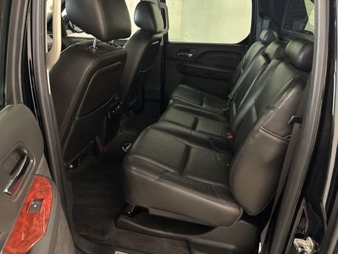 Used 2011 Cadillac Escalade EXT Luxury AWD/4WD image 34